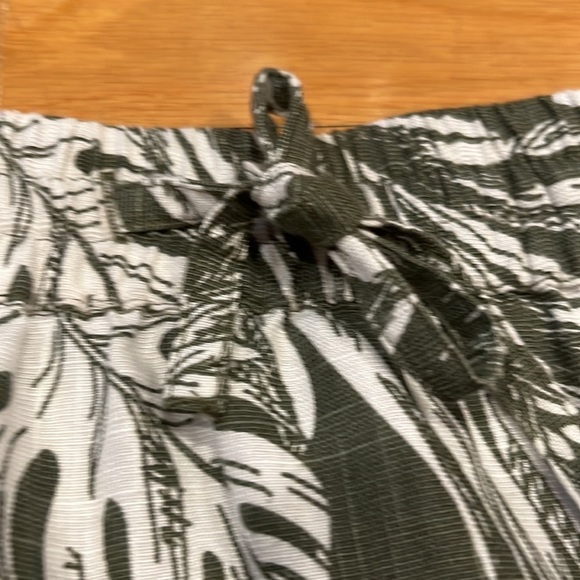 Kut  from the kloth tropical skirt size xsmall. - Picture 2 of 9